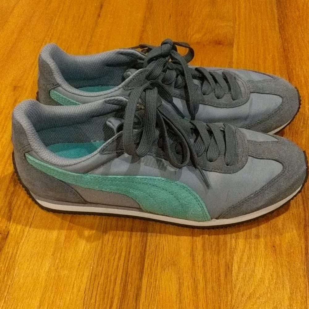 Puma sneakers 7.5